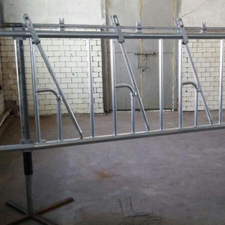 Ограждение кормового стола с индивидуальной фиксацией